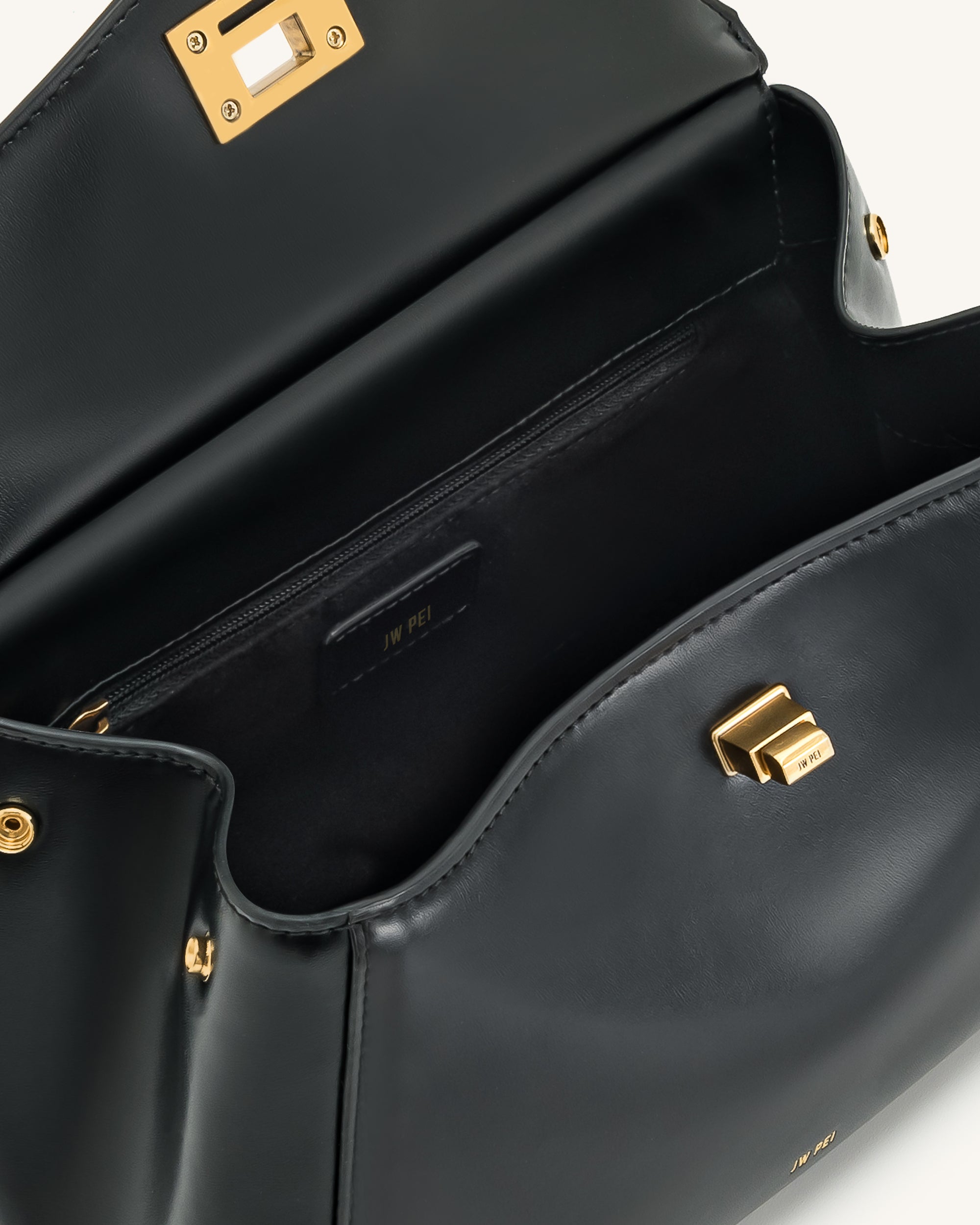 レディース バッグ ブラック ショルダーバッグ　ポテトフライバッグ エレガント Lucia Classic Top Handbag - Black | JW PEI